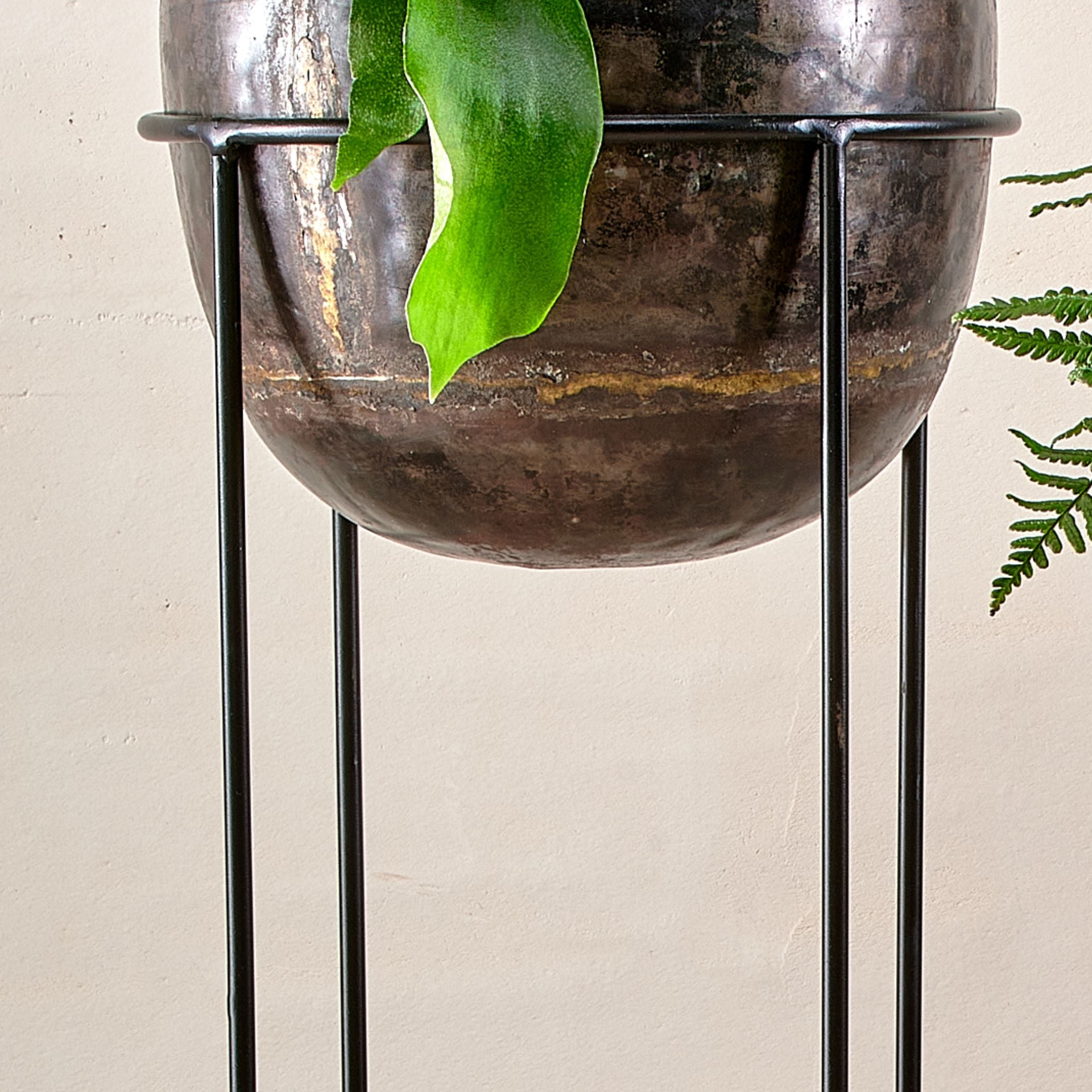Endo Reclaimed Iron Planter Stand – Nkuku